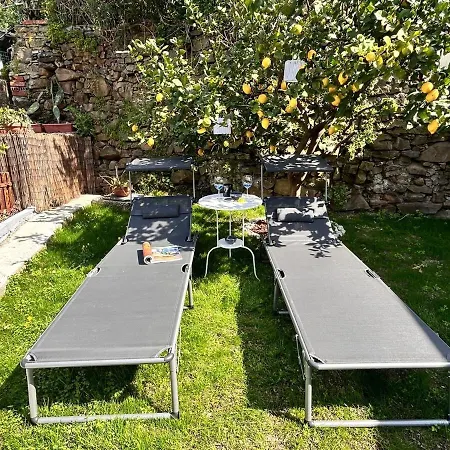 Gigi's Patio, Giardino Apartment